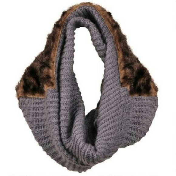 Wilson Leather black rivet loop scarf 16" x 56" - Picture 1 of 2